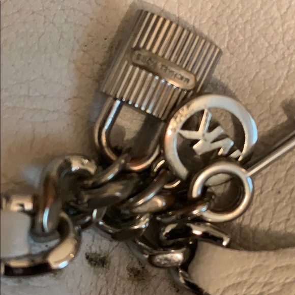 Really comfortable Michael Kors shoes use - Picture 5 of 8